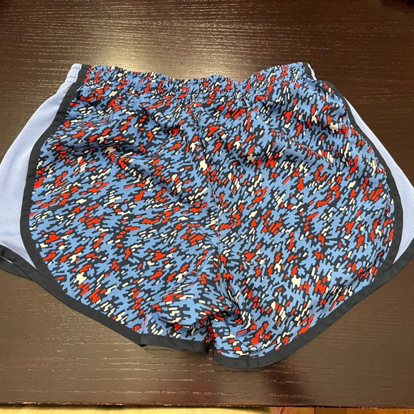 Nike tempo shorts - Picture 2 of 2